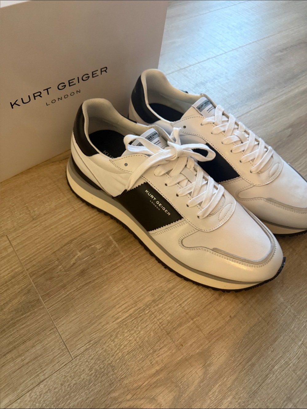 Kurt Geiger Men White and Black Leather Low-Top Sneakers